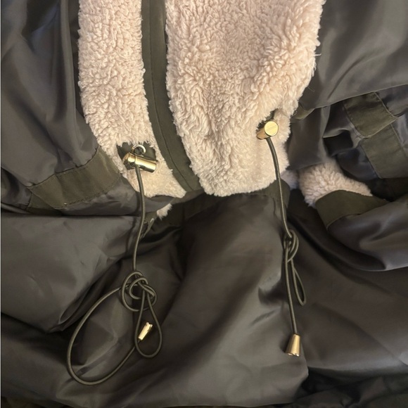 Liz Claiborne Plus Size Dark Green Utility Winter Jacket with Faux Fur Hood - Picture 6 of 7